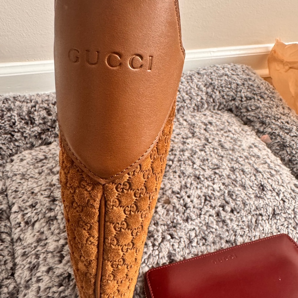 Gucci B Medium Brown suede Women's shoulder bag - Picture 8 of 13